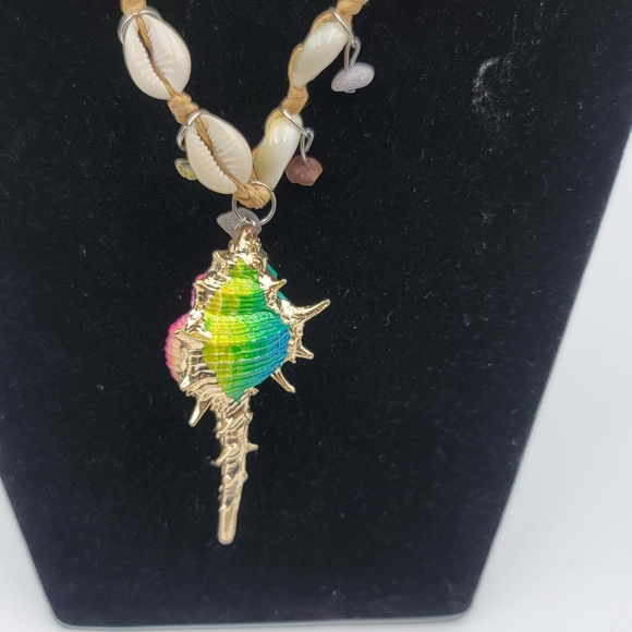 Fashion statement Multicolor sea shell necklace - Picture 3 of 6
